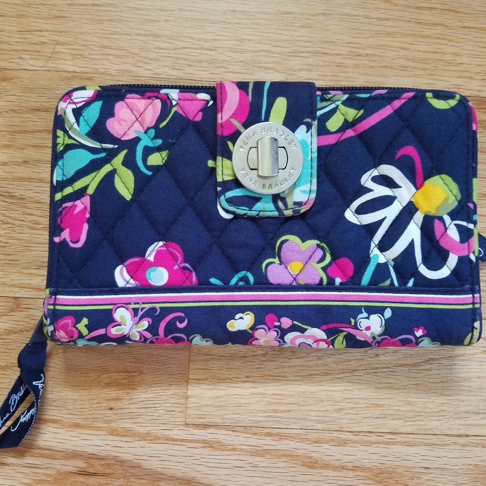 Vera Bradley Turnlock Wallet in pattern "Ribbons"